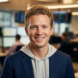 Ryan Brooks, Analista Principal de Trading na Nobre Quinhença, em imagem de perfil